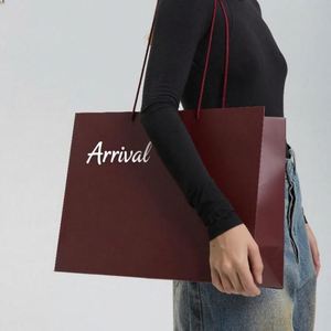 Bolsa de Mano de Papel Ecológica, Duradera y de Alta Calidad, con Logotipo Personalizado Impreso, para Empaque de Ropa de Mujer - Product Image 1