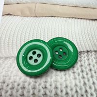 Kancing Resin Kustom Ramah Lingkungan Bulat Berwarna Resin 4-Lubang Kancing Flatback Multi-Warna Tepi Tipis Kancing Kemeja Plastik Poliester