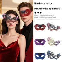 Masque de performance sexy pour reine, avec ceinture en double fil, en dentelle à motif plume de paon et phénix, et finition dorée brillante