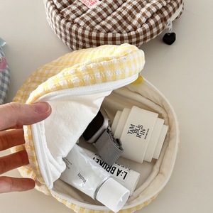 กระเป๋าเครื่องสำอางทรงน่ารักลายตารางหมากรุก แฟชั่นสำหรับทุกเพศ พร้อมกระเป๋าผ้าด้านในแบบซิป สำหรับจัดเก็บของใช้ประจำวัน ผลิตในจีน - Product Image 4