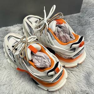 Tendance de la mode - Sneakers classiques en cuir véritable pour femmes et hommes - Chaussures de course respirantes avec LED pour une utilisation nocturne - Product Image 2