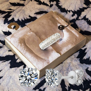 Pendientes de Plata Fina 925 Chapados en Oro con Moissanita Solitaria Brillante, Diseño Geométrico Vintage Personalizado, con Cierre de Rosca, Venta al por Mayor SHRAMAN DIAMOND - Product Image 2