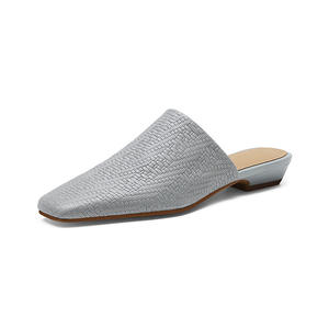 Nouvelles pantoufles d'été brodées, antidérapantes, à enfiler, style tendance - Product Image 1