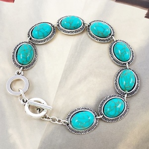 Pulsera de Piedras Turquesa con Cuentas de Aleación de Zinc Plateada en Plata Antigua, Joyería Bohemia Clásica Hecha a Mano y Personalizada para Mujer - Product Image 5