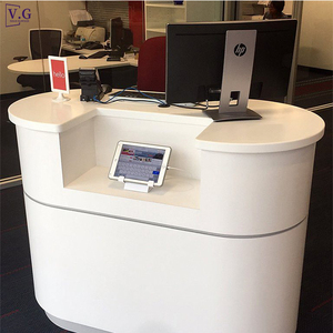 Chiosco Personalizzato in Corian Bianco di Alta Qualità, Bancone Self-Service per Banche e Aeroporti - Product Image 2