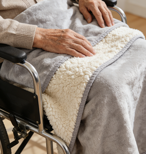 Couverture de genoux <span class=keywords><strong>pour</strong></span> fauteuil roulant 43x28, douce en sherpa tricoté, écologique, chaude et légère, avec boutons-pression <span class=keywords><strong>pour</strong></span> seniors et aidants - Product Image 1