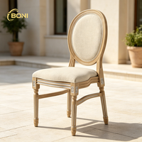 Chaise de banquet empilable en bois massif de style classique personnalisé pour hôtel, restaurant, mariage et événements