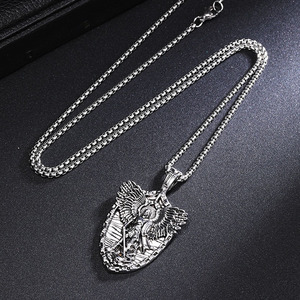 Colar Escudo do Arcanjo Miguel em Aço Inoxidável Banhado a Ouro com Corrente Elo, Joia Religiosa para Homens e Mulheres, Presente de Aniversário - Product Image 3