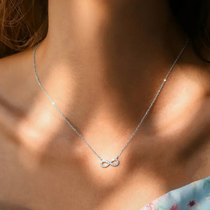 Collana con Ciondolo ad Anello di Möbius per Donne, Gioiello di Moda con Micro Pavé per Uso Quotidiano - Product Image 3