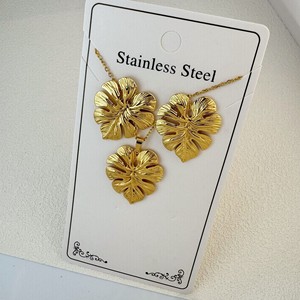 סט תכשיטים תואם מפלדת אל-חלד בסיטונאות, היפואלרגני ועמיד בפני דהייה, שרשרת ועגילי סטאד מצופים זהב 18 קראט לנשים - Product Image 6