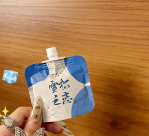 Crème pour les mains énergisante à la fleur de pêche PEACH JO+, crème pour les mains au parfum de bois de cèdre, hydratante et nourrissante - Product Image 2