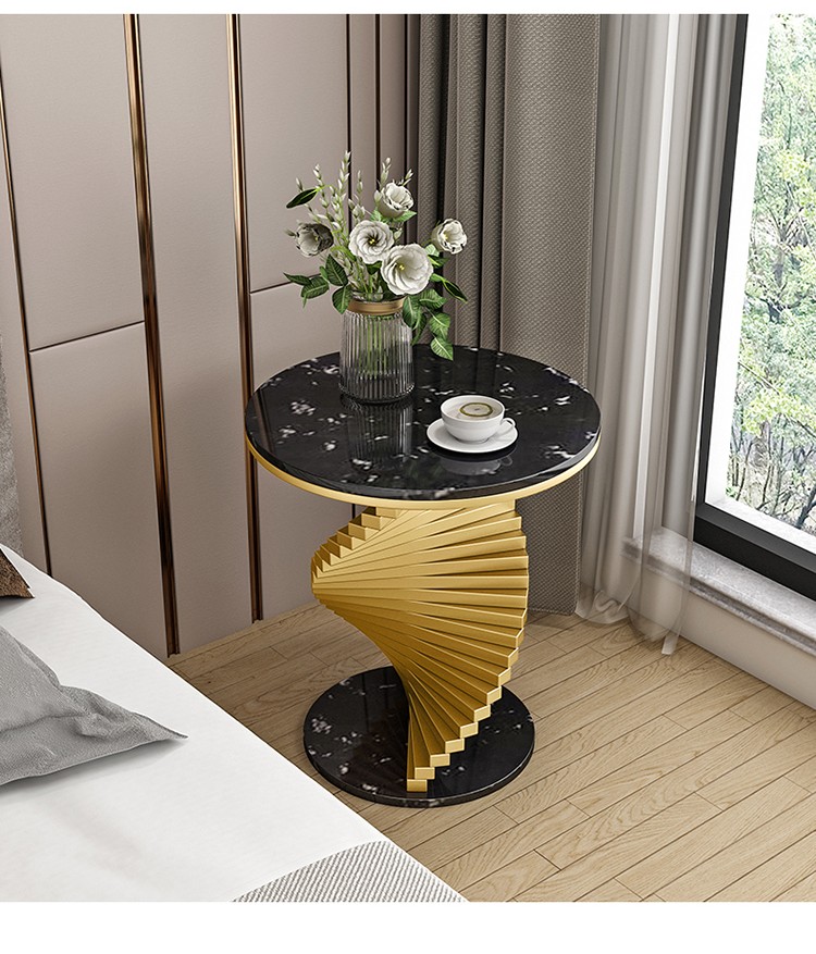 | طاولة جانبية مودرن بتصميم ملتف