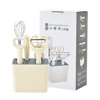 Multifunctionele keuken gadget set: schaar, fruitmes, messen, eiermixer, gepersonaliseerde flesopener voor thuisgebruik.