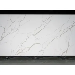 キッチンとホテルホワイトクォーツスラブ用のモダンなデザインの固体表面カウンタートップパールホワイト人工大理石石