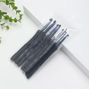Crochets à <span class=keywords><strong>crochet</strong></span> en plastique bleu marine à manche souple pour le tricot à la main, le tissage et les outils de bricolage – Vente en gros - Product Image 6