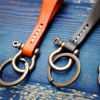 Portachiavi in Pelle Premium con Anello a D in Ottone Vintage, Portachiavi Artigianale con Passante per Cintura, Portachiavi Minimalista per Auto da Uomo