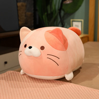 Peluche chat calico avec moustaches et oreiller