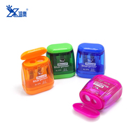 Taille-crayon manuel coloré compact à double trou avec couvercle, portable pour l'école et le bureau, taille-crayon à couvercle rabattable