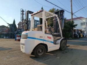 Chariot élévateur diesel d'occasion fiable de 3 tonnes TCM FD30T4 avec une longueur de fourche de 1200 mm et une largeur de fourche de 125 mm - Product Image 2