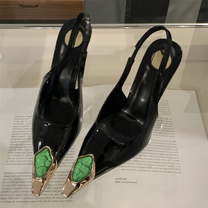 Sandales italiennes sur mesure pour femmes, à bout pointu, avec détails métalliques creux et pierres précieuses, élégantes, pour jeunes femmes, à talons hauts - Product Image 3