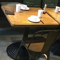 Ensemble de table et de chaises de restaurant occidental musical de style industriel Mobilier de restaurant d'hôtel Chaises Tables à manger en bois massif carré