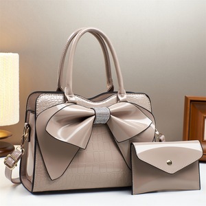 Ensemble de 2 pièces Sac à main en cuir PU brillant avec nœud Sac fourre-tout pour femmes Grand sac à bandoulière 2 en 1 Cadeau pour dame - Product Image 3