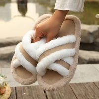 Pantoufles tendance en coton pelucheux à bout ouvert pour femmes, style croisé, vente en gros