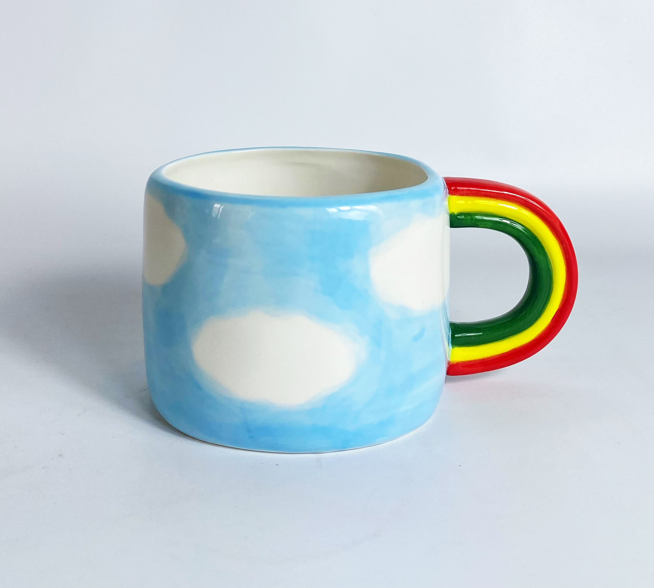 Taza de café irregular pintada a mano