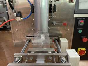 Petite machine d'emballage verticale pour aliments prêts à consommer, maïs soufflé, petits poissons secs, fruits, <span class=keywords><strong>prix</strong></span> - Product Image 4