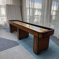 Table de shuffleboard avec cadre en verre trempé, table de jeu de luxe, surface de jeu en bois massif, logo personnalisé, taille personnalisée