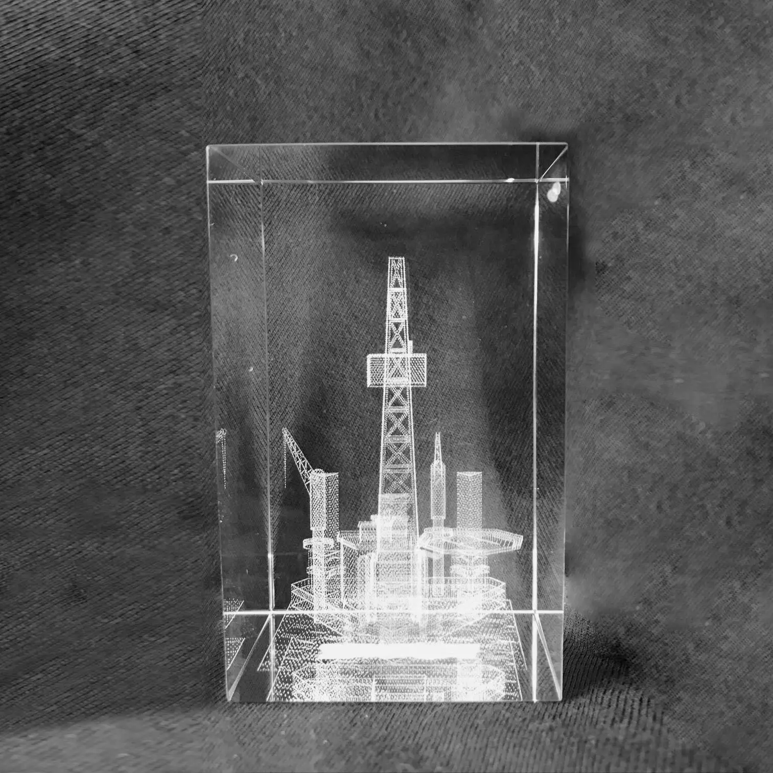 Изготовленный на заказ Хрустальный масляный Деррик пресс-папье 4d лазерные ремесла арабские страны ремесла нефтяные промысловые нефтяные компании сувенир