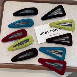 2026 Más Vendido Popular Diseño de Nicho Múltiples Modelos Horquilla Triangular Accesorio para el Cabello de Niña Joyería de Moda al por Mayor - Product Image 1