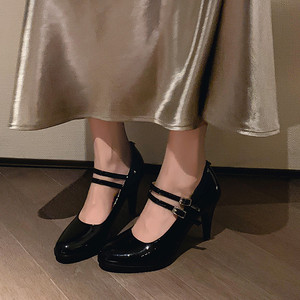 Escarpins Mary Jane Lolita sexy en cuir verni à bout rond et <span class=keywords><strong>talon</strong></span> de <span class=keywords><strong>8</strong></span> <span class=keywords><strong>cm</strong></span> avec brides à boucles, collection classique intemporelle 2026, best-seller pour femme - Product Image 4