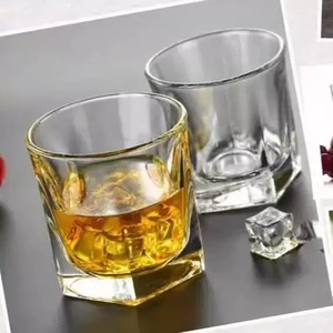 Vaso <span class=keywords><strong>de</strong></span> <span class=keywords><strong>whisky</strong></span> Bourbon Lowball con logotipo personalizable, vaso <span class=keywords><strong>de</strong></span> chupito <span class=keywords><strong>de</strong></span> <span class=keywords><strong>whisky</strong></span> <span class=keywords><strong>de</strong></span> base pesada cuadrado transparente clásico para Bar - Product Image 1