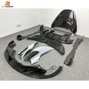 ชุดแต่งตัวถังคาร์บอนไฟเบอร์แบบกึ่งแห้งสไตล์ RYT สำหรับ Mclaren 720s ปี 2015-2018 ประกอบด้วยฝากระโปรงหน้า สเกิร์ตข้าง สปอยเลอร์หลัง ดิฟฟิวเซอร์คาร์บอน และบังโคลน - Product Image 2