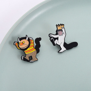 Broche en émail de dessin animé, épingle à revers, <span class=keywords><strong>magicien</strong></span>, médecin, musique, poupée, pterodactyle, bougies magiques, patins à roulettes, badge, bijoux, cadeau - Product Image 3