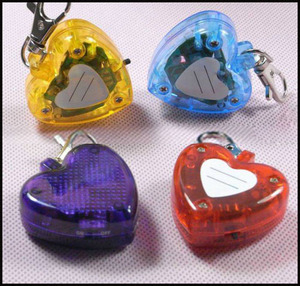 Luz de seguridad para mascotas, luz Led parpadeante con forma de corazón multicolor, fácil de quitar - Product Image 3