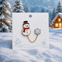 Broches de Noël en forme de bonhomme de neige, pendentifs flocon de neige, chaîne dorée, bijoux d'hiver, broches personnalisées en émail souple, vente en gros