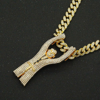 Collier Pendentif Mains Givrées Tenant la Tête, Entièrement Pavé de Zircons Cubiques, Chaîne Maille Cubaine en Or 18K, Bijoux Hip Hop Bling Unisexe pour Fête