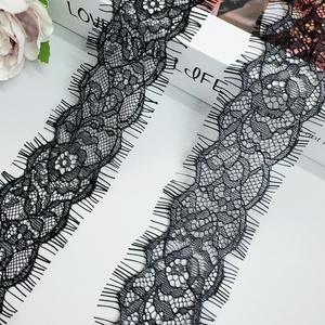 Nouvelle arrivée Erkoumi, <span class=keywords><strong>robe</strong></span> élégante pour femmes en <span class=keywords><strong>dentelle</strong></span> Chantilly <span class=keywords><strong>noire</strong></span> florale <span class=keywords><strong>de</strong></span> luxe, sexy, écologique, mélange <span class=keywords><strong>de</strong></span> nylon, bordure festonnée - Product Image 3