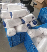 Machine automatique d'enroulement de couette pour oreillers en fibre coussins compressant rouler la machine d'emballage de compression de rouleau d'oreiller en plastique