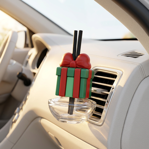 Diffuseur de parfum pour voiture en verre, design boîte cadeau de Noël, avec clip et bâtonnets diffuseurs. Bouteille en verre pour désodorisant de voiture. - Product Image 2