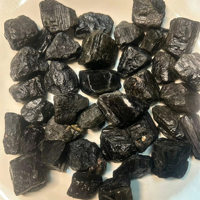Pierre brute de tourmaline noire naturelle en gros, cristal brut de schorl, spécimen minéral pour collection