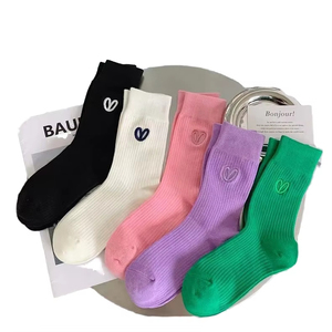 Chaussettes personnalisées en gros pour hommes et femmes – Chaussettes en coton de haute qualité OEM – Échantillon de broderie gratuit disponible - Product Image 1