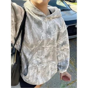 Sudadera con Capucha de Camuflaje Personalizada para Mujer, de Manga Larga, Tejida, Transpirable, Estilo Urbano, con Bolsillo - Product Image 3