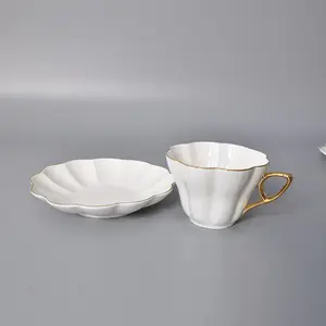 Tazza di porcellana e piattino set oro impugnatura bordo tazza di caffè e piattino nuovo bone china espresso tazze piattini