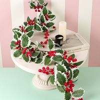 Kunstmatige Kerstboom Groene Faux Bladeren Rood Fruit Wijnstok Kunstbloem Slinger Voor Decoratie