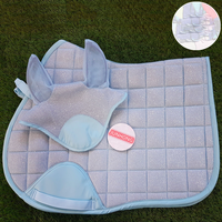 Ensemble professionnel d'équipement équestre : Bottes de cheval, tapis de selle, bonnet anti-mouches et protège-ventres