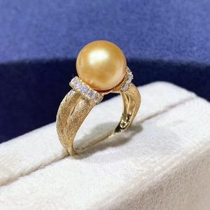 Bague de mode en argent 925 importé exquis avec incrustation de perles d'or naturel, finition givrée, livrée avec boîte cadeau - Product Image 2