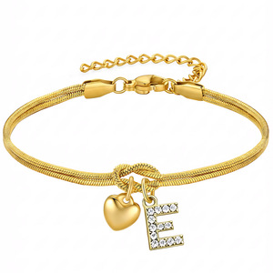 Nuovo Bracciale Trendy in Acciaio Inossidabile Placcato Oro 18K con Design a Nodo Concentrico e Catena a Osso di Serpente, Ciondolo con Lettera Completamente Ricoperto di Strass, Regalo - Product Image 6